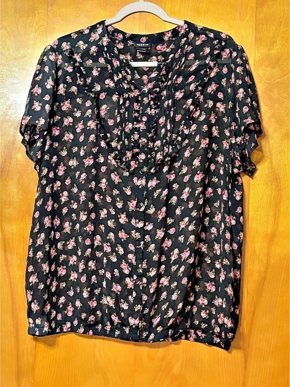 Torrid Floral Ruffle Blouse in Black & Pink Size 2